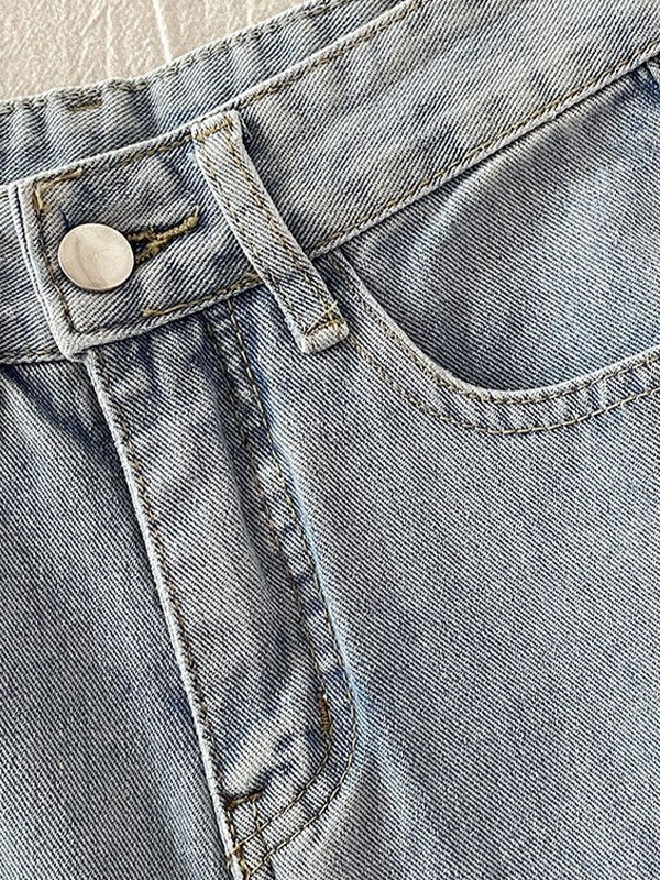 Lockere Jeans mit Herz-Patch für Herren in heller Waschung-4